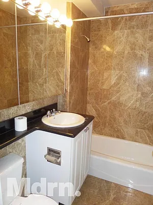 Rented by Mdrn Residential | media 22