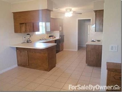 Bright kitchen and dining space
						:
						Large windows and new tile