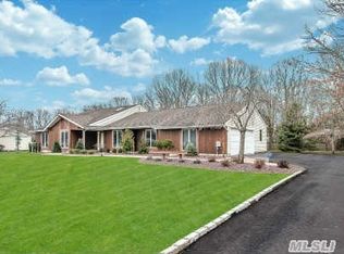 11 Brasswood Rd, Saint James, NY 11780