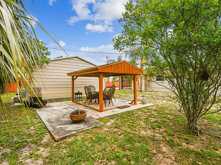 1302 Brandonwood Dr — Photo 16