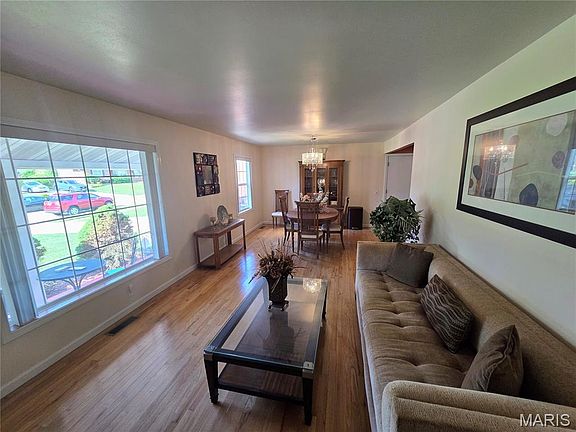 5th image of 2130 Canterbury Dr