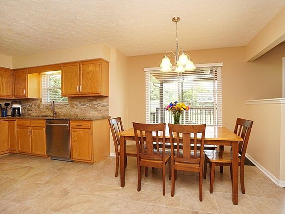 5th image of 65 Stone Meadow Ct