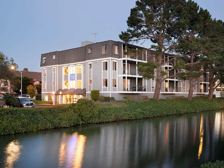 Mariners West Apartments — Photo 6