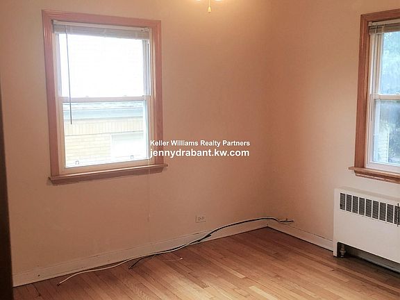 5th image of 4452 N Lockwood Ave #1