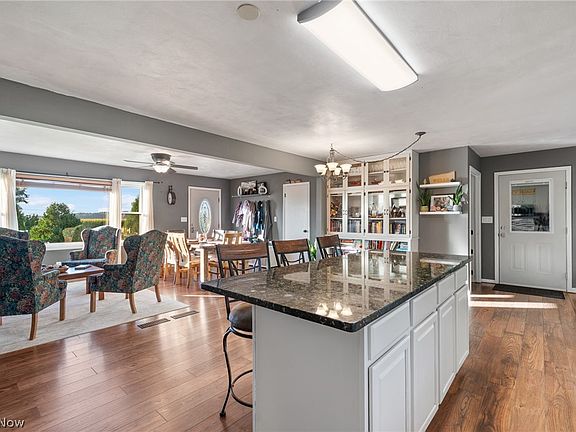 4th image of 8455 Columbus Rd