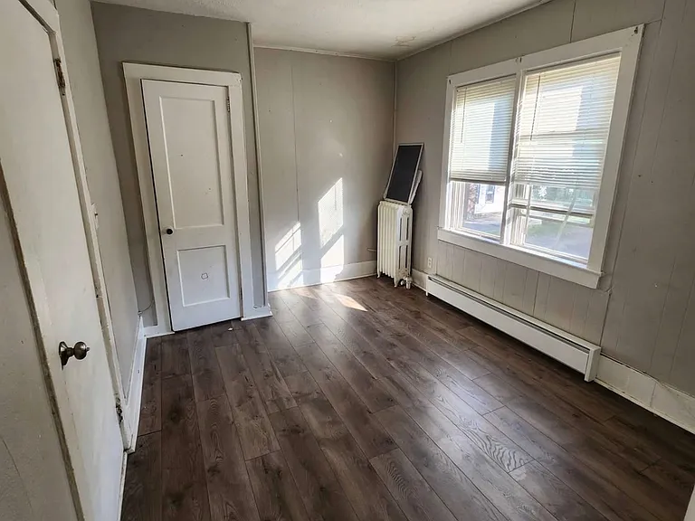 8 Warren St #B — Photo 2
