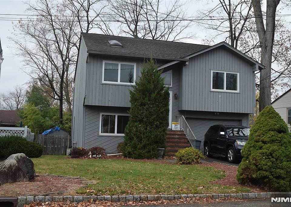 1st image of 27 3rd Avenue
