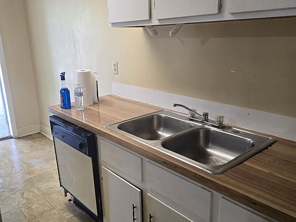 2nd image of 211 S Appletree St #3