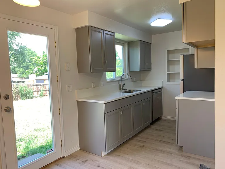 E 117th Way — Photo 5