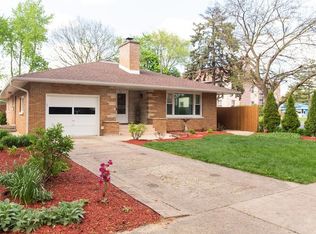 215 Lawndale Ave, Aurora, IL 60506