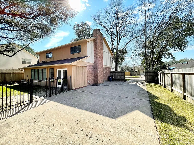 15006 Elmont Dr — Photo 4
