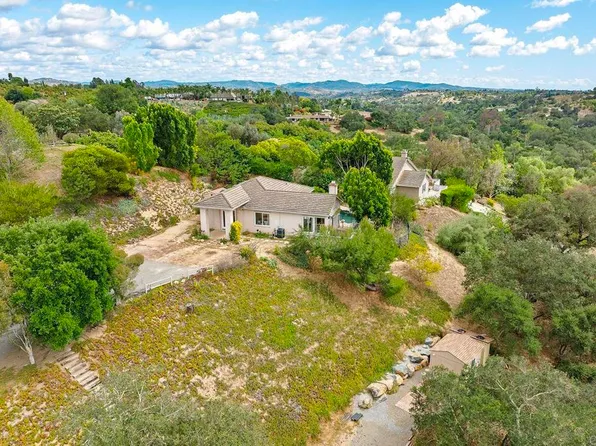 2557 Live Oak Park Rd, Fallbrook, CA 92028