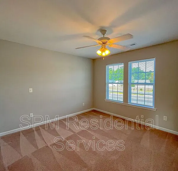 501 Shortfin Dr — Photo 15