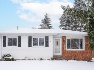 1074 Oxford Ct, Neenah, WI 54956