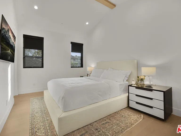 4433 Kraft Ave — Photo 42
