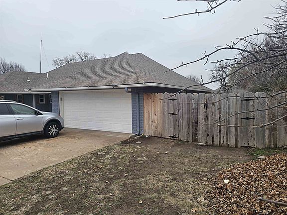4th image of 204 S Burdel Ln
