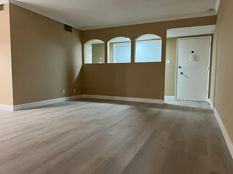 1515 Oak St #11 — Photo 9
