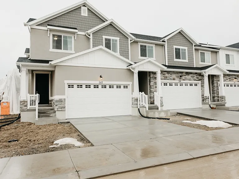 1781 W Newcastle Ln — Photo 1
