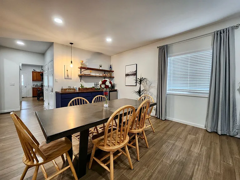 215 West Ave — Photo 6