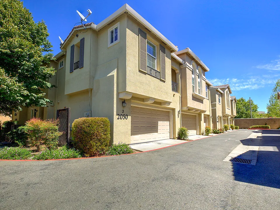 2050 Sierra View Cir #2-1