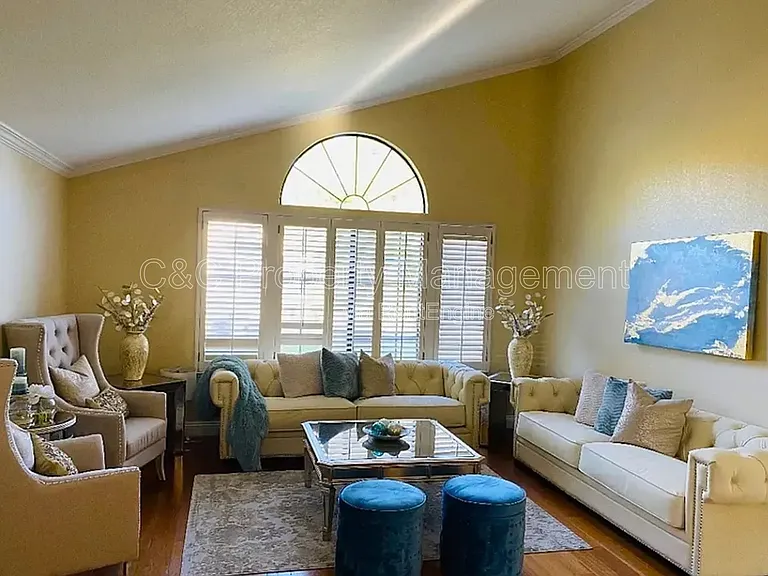 6255 Hidden Meadow Ct — Photo 2