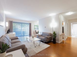 11 Woodman Dr S #211, Hamilton, ON L8K 4E3