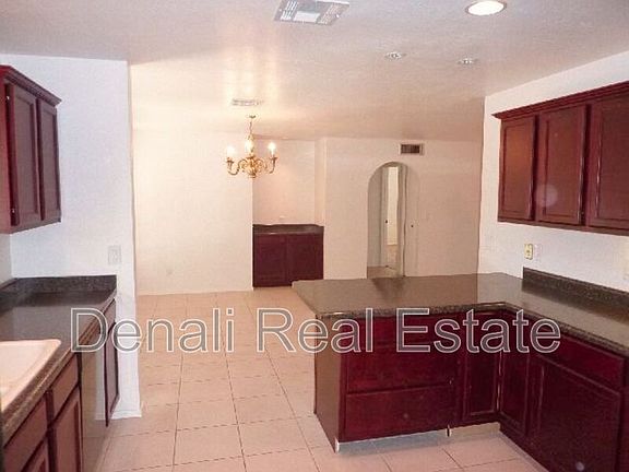 3rd image of 1509 E Granada Cir