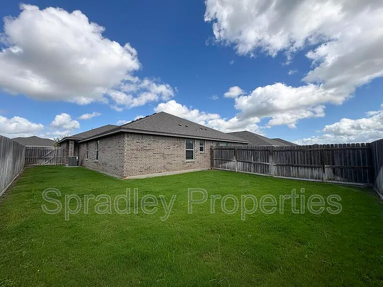 205B Sparrow Cv — Photo 14