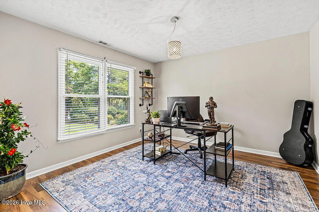 3 bed, 2.0 bath, 1588 sqft, $1,750 — Photo 3