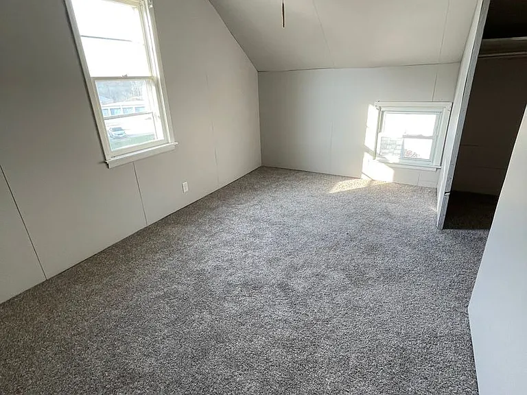 520 Jefferson St — Photo 8
