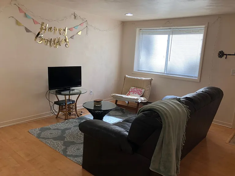 Renovated Apartment Close to VT — Photo 22