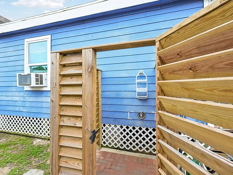 1022 Avenue L — Photo 31