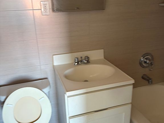 5th image of 166-05 Highland Ave Unit 7X