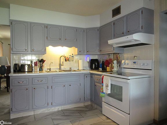 3rd image of 760 Eicher St
