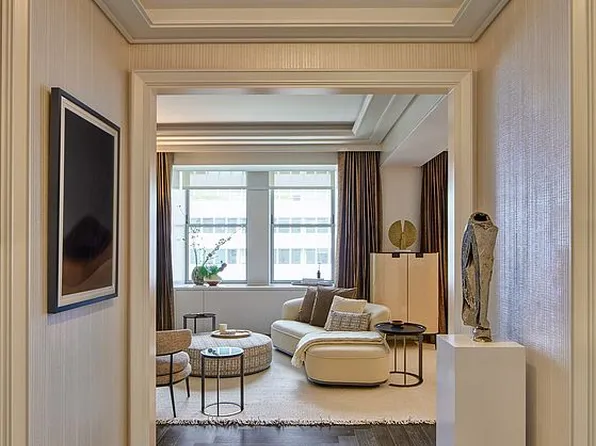303 Park Ave #1912, New York, NY 10022