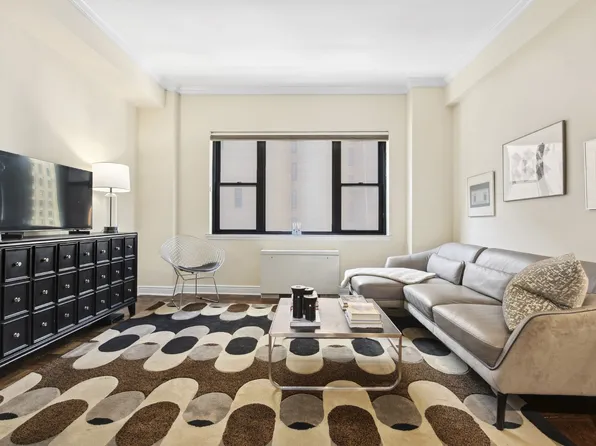 7 Park Avenue image 1 of 10