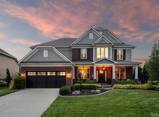 2210 Findley Cir, Lake Orion, MI 48360