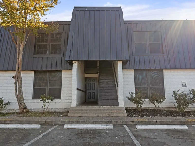 Magnolia Flats — Photo 33