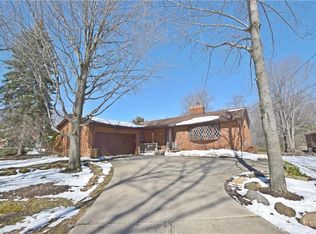 1069 Chestnut Rd, Seven Hills, OH 44131