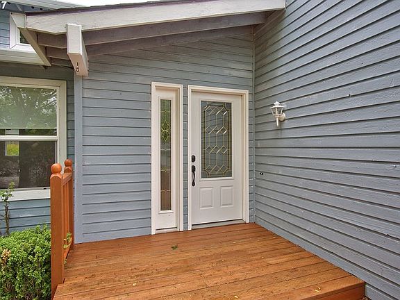4th image of 3068 SE Willow Dr