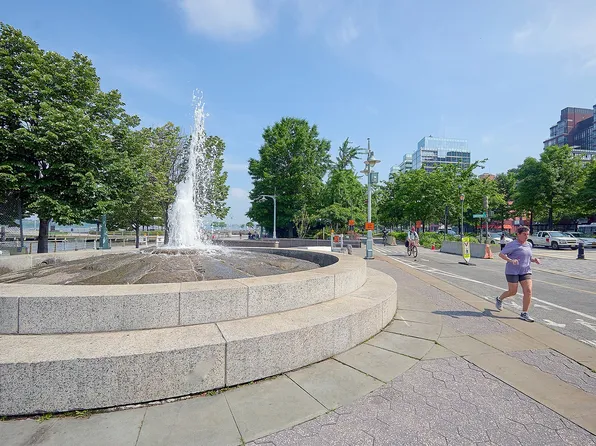 165 Christopher Street image 10 of 11