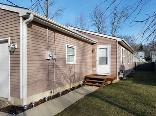 35707 N Oakwood Ave, Ingleside, IL 60041