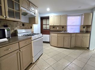 33 Oak St #1A, Jersey City, NJ 07304