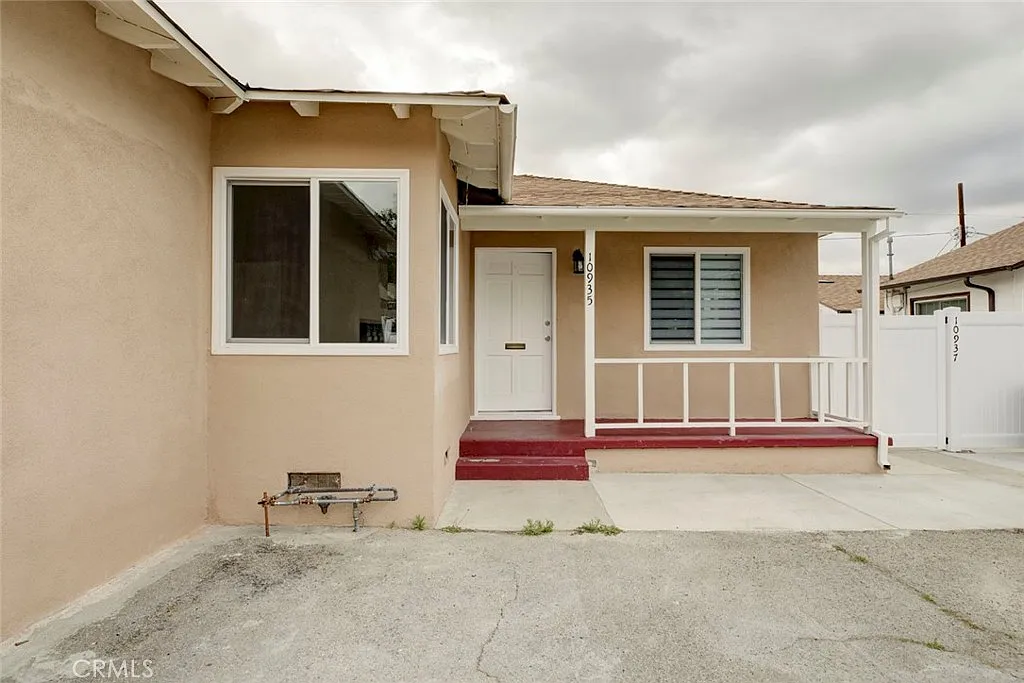 3 bed, 1122 sqft, $3,950 — Photo 2