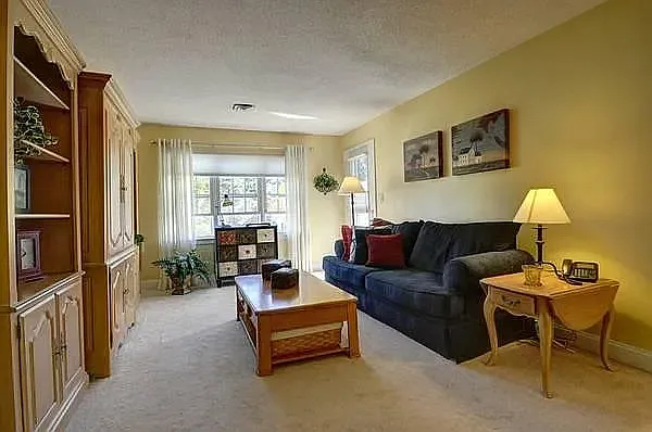 600 Brookside Dr #E — Photo 6
