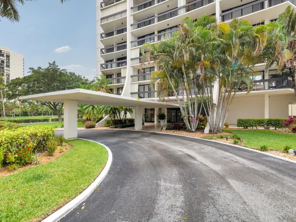 2000 Presidential Way #206, West Palm Beach, FL 33401