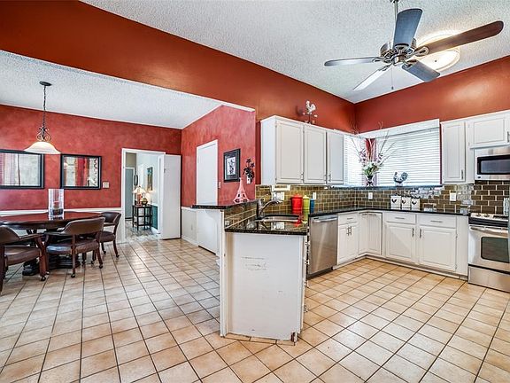 4th image of 9902 Chimney Hill Ln