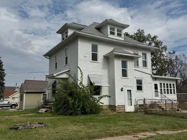 618 State St, Dysart, IA 52224