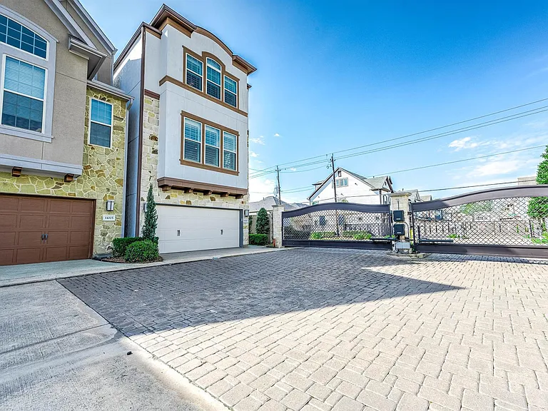 11027 Acorn Falls Dr — Photo 8