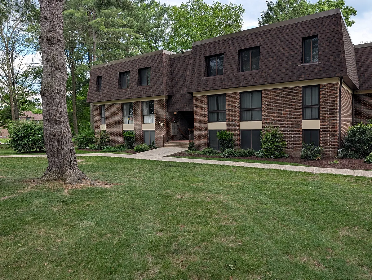Building Photo - 5241 W Running Brook Rd #102